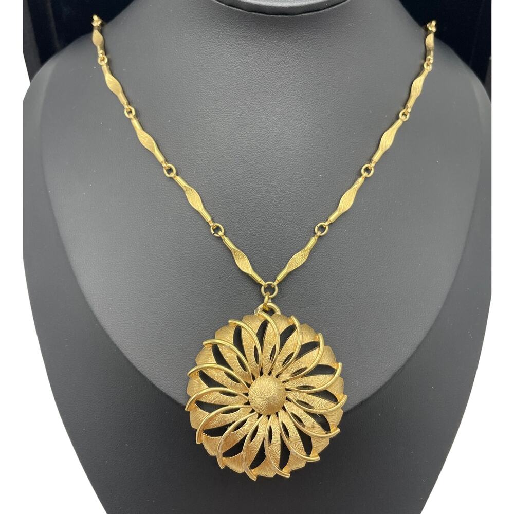 VTG Monet Gold Tone 2" Flower Swirl Pendant 22" Necklace Bar Link Chain Signed